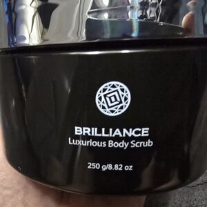 Forever Flawless Brilliance Diamond Salt Body Scrub